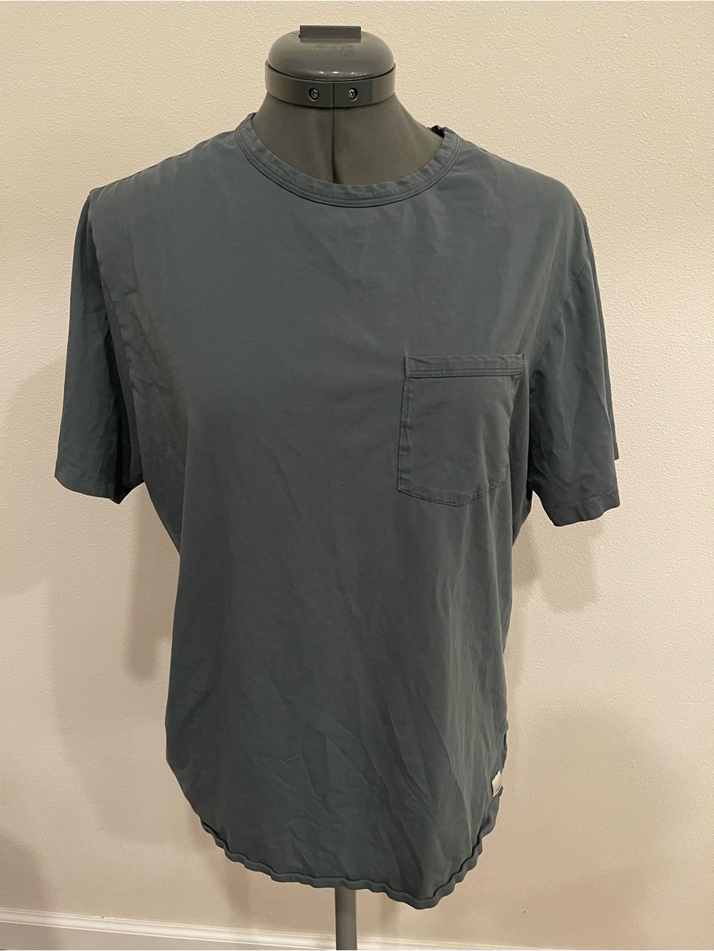 Men's Vuori Strato Tech Crew Neck Pocket T-Shirt - blueish-gray
